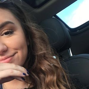 Meet your Posher, Alexis